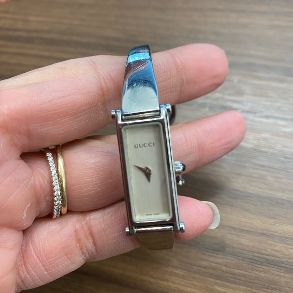 GUCCI SQUARE FACE WATCH - Picture 1 of 7